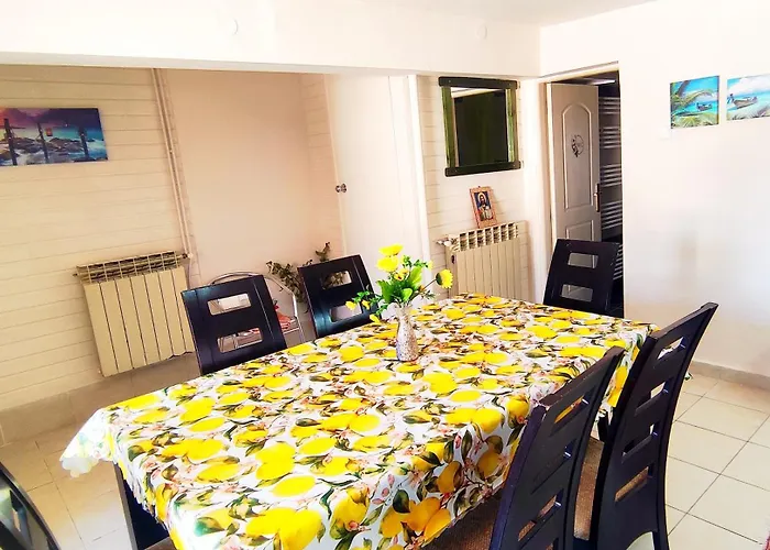 Regina House * Metaxáta