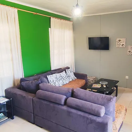 Regina House בית נופש Metaxáta